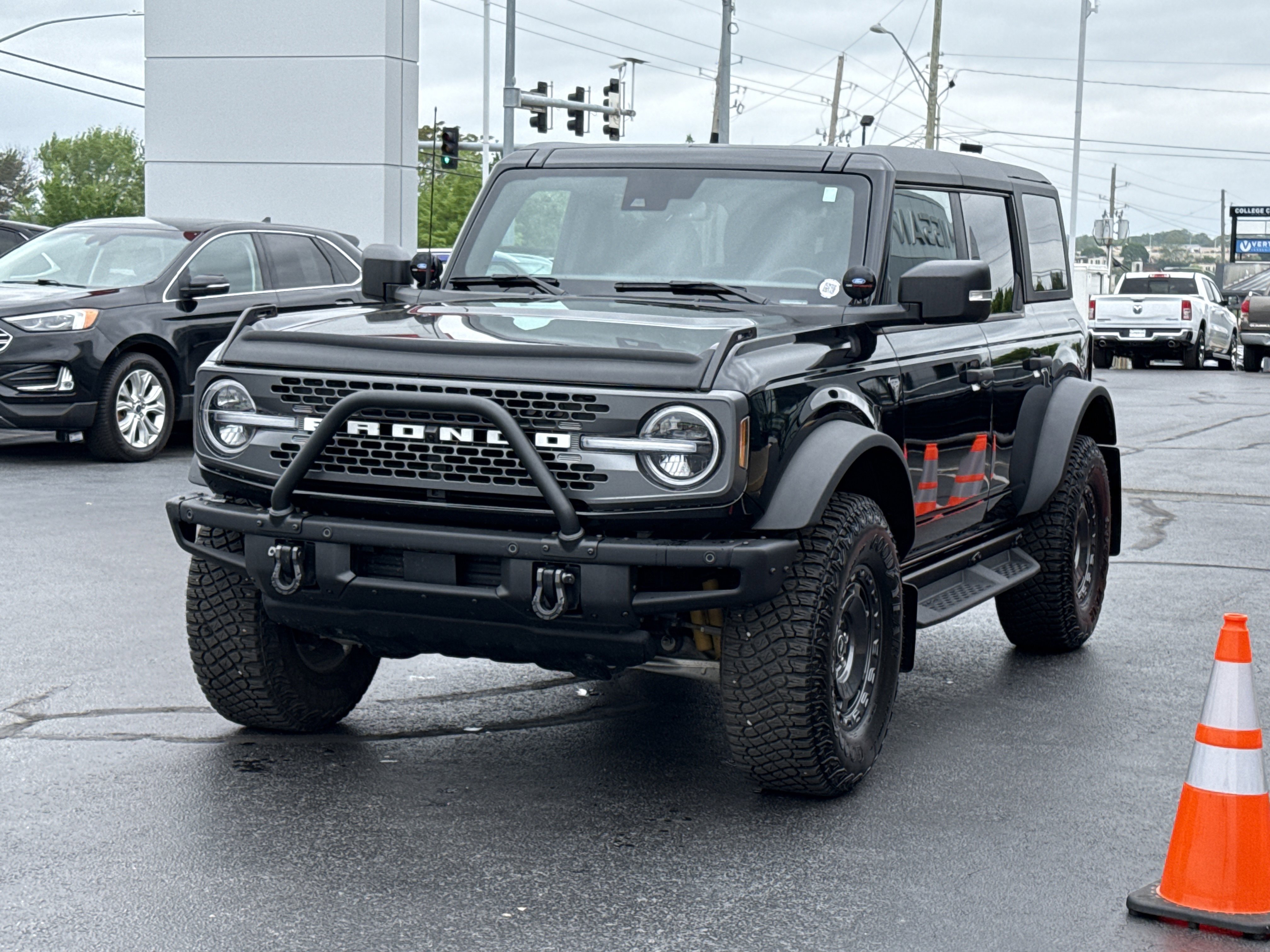 Used 2024 Shadow Black Ford Badlands 4WD image 11