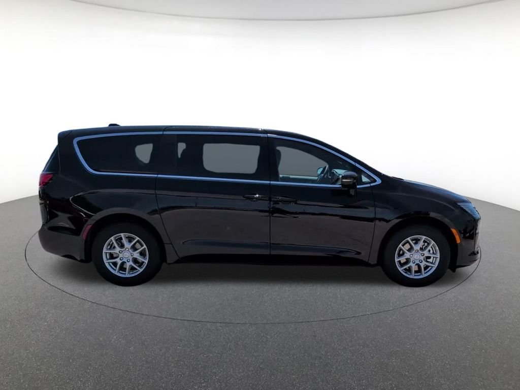 New 2027 Diamond Black Crystal Pearl-Coat Exterior Paint Chrysler  image 7