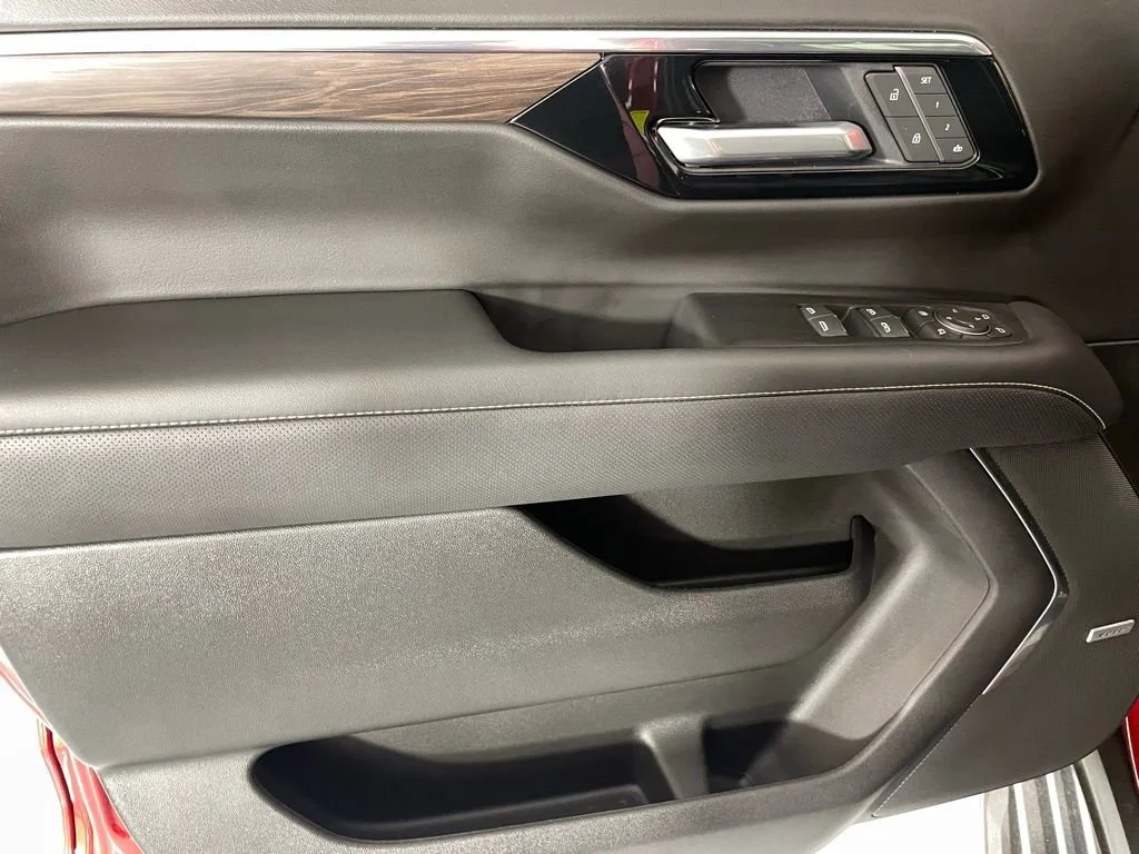 2025 Chevrolet Suburban Premier - Photo 19