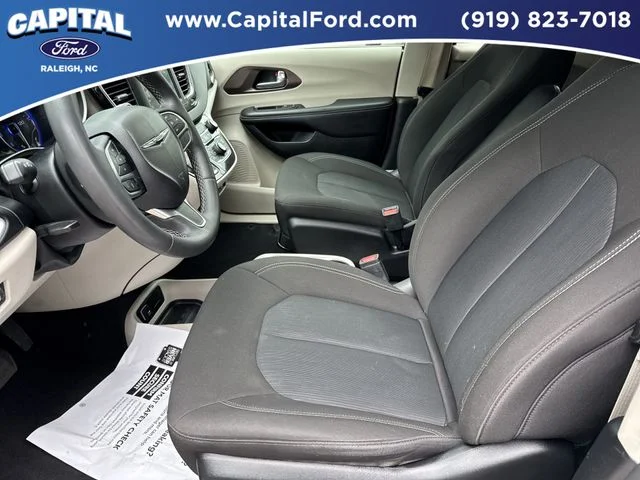 Used 2023 White Chrysler LX image 19