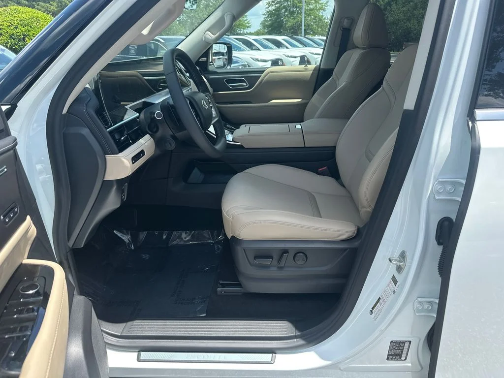 Certified Used 2026 White INFINITI PURE image 9