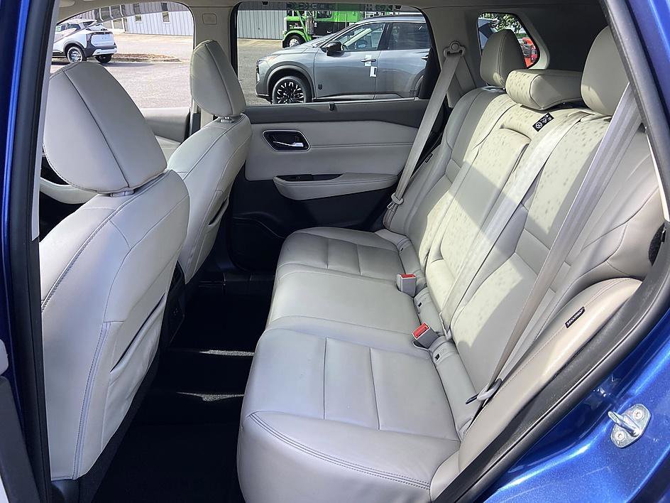Used 2021 Caspian Blue Metallic Nissan SL image 12