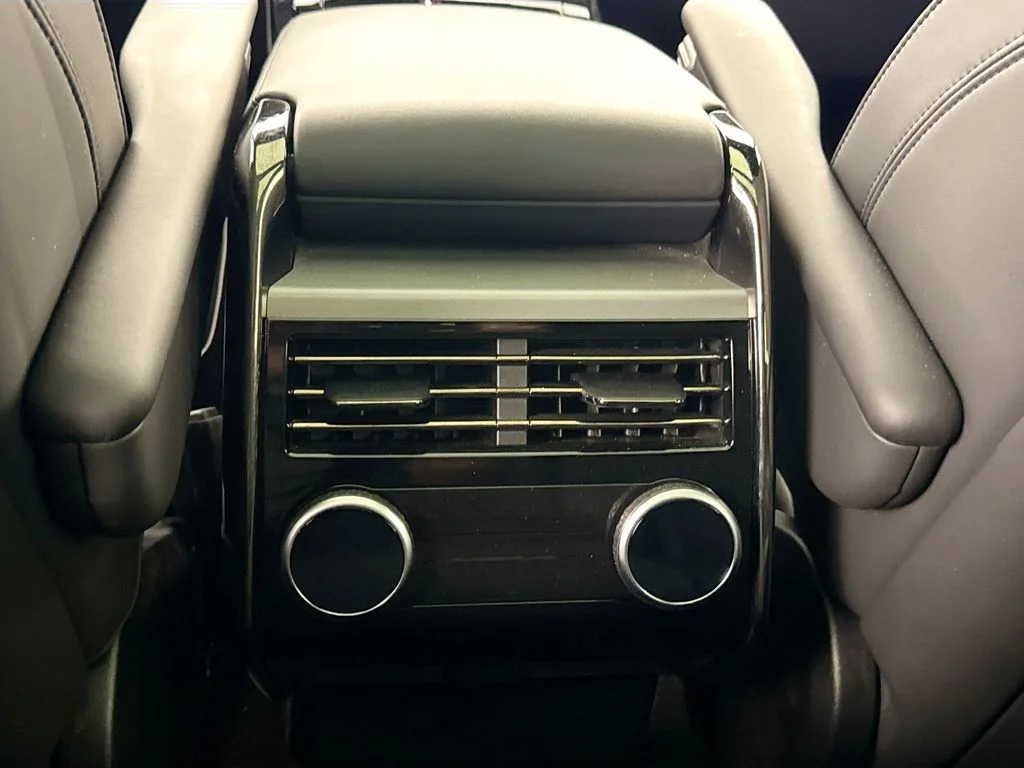 Used 2024 White Land Rover Dynamic SE image 25