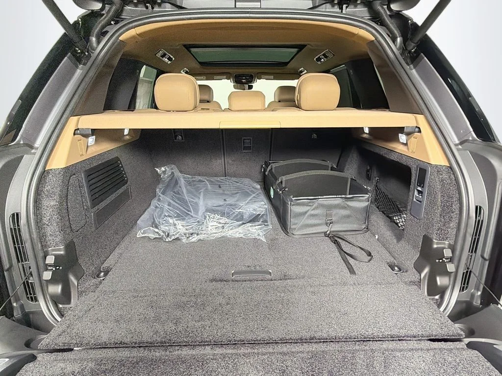 New 2026 Eiger Grey Land Rover SE image 28