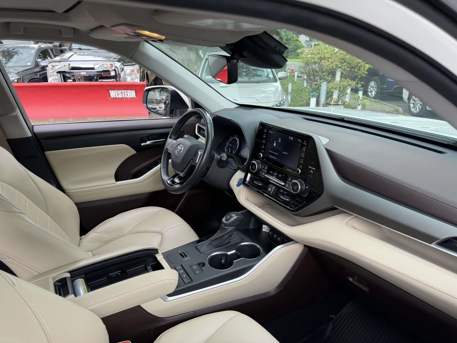 Used 2021 White Toyota XLE image 12