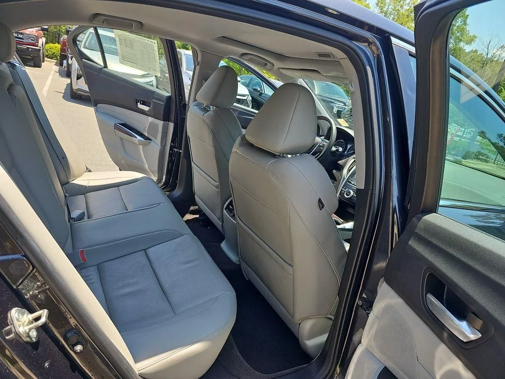 Used 2015  Acura V6 Tech image 11