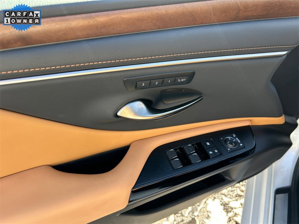 2025 LEXUS ES - Image 13