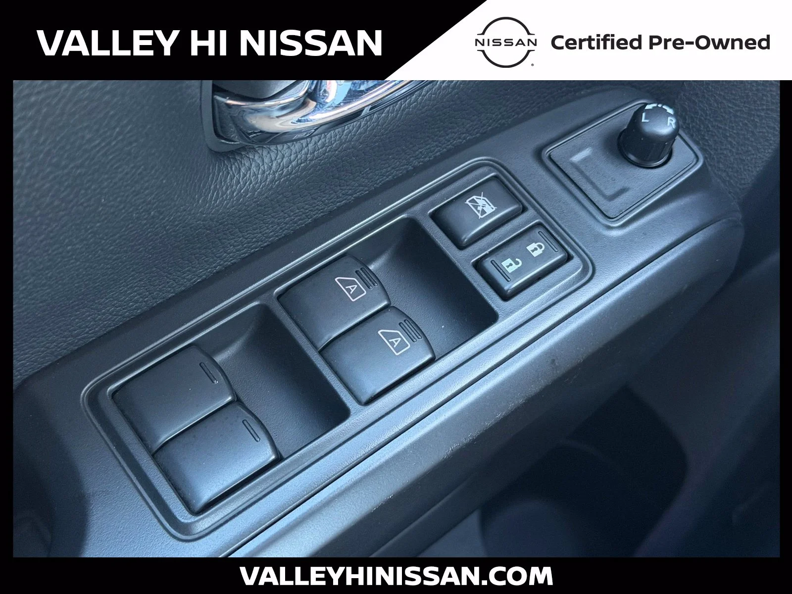 Used 2021 White Nissan PRO-4X image 32