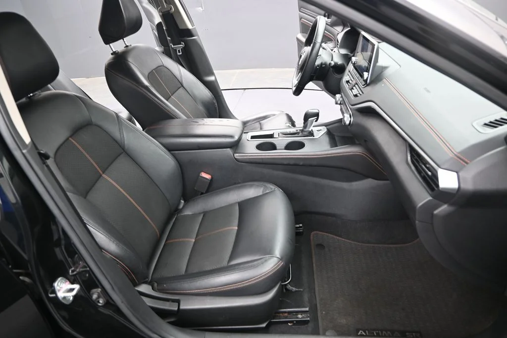 Used 2021 Black Nissan 2.5 SR image 29
