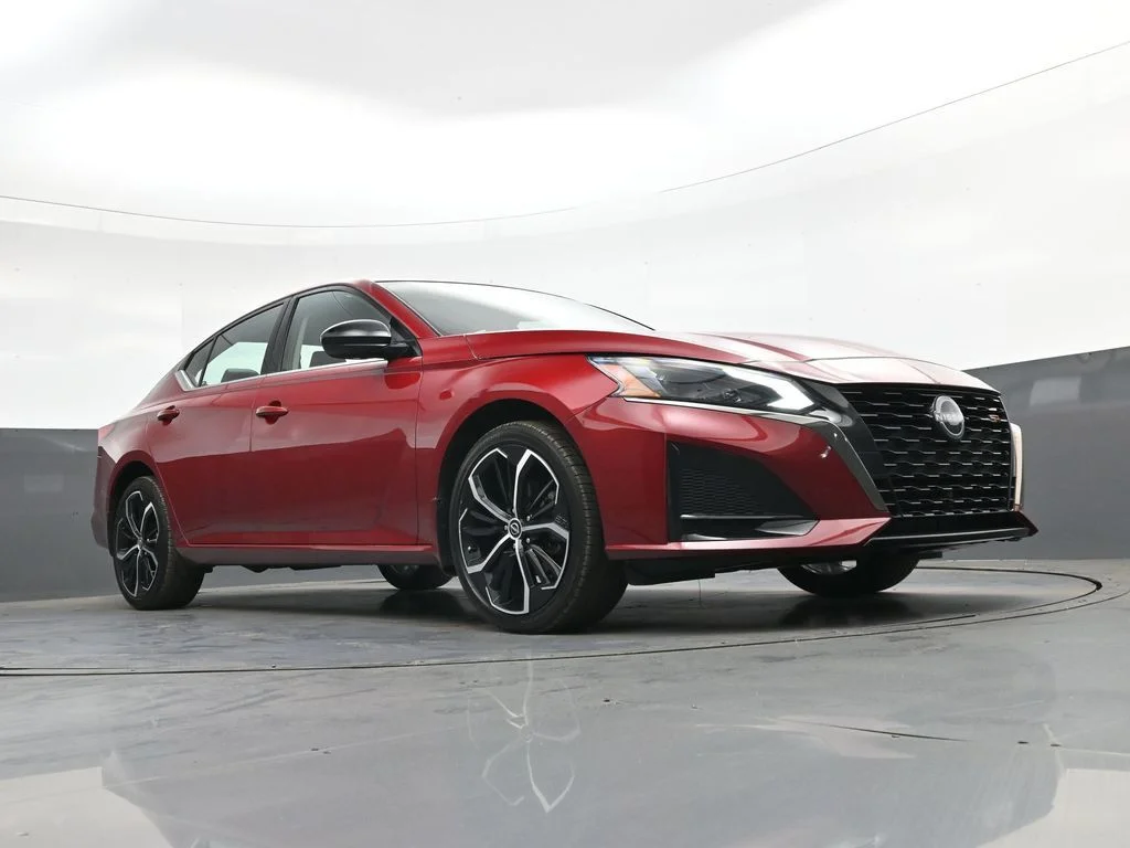 Used 2025 Red Nissan 2.5 SR image 42