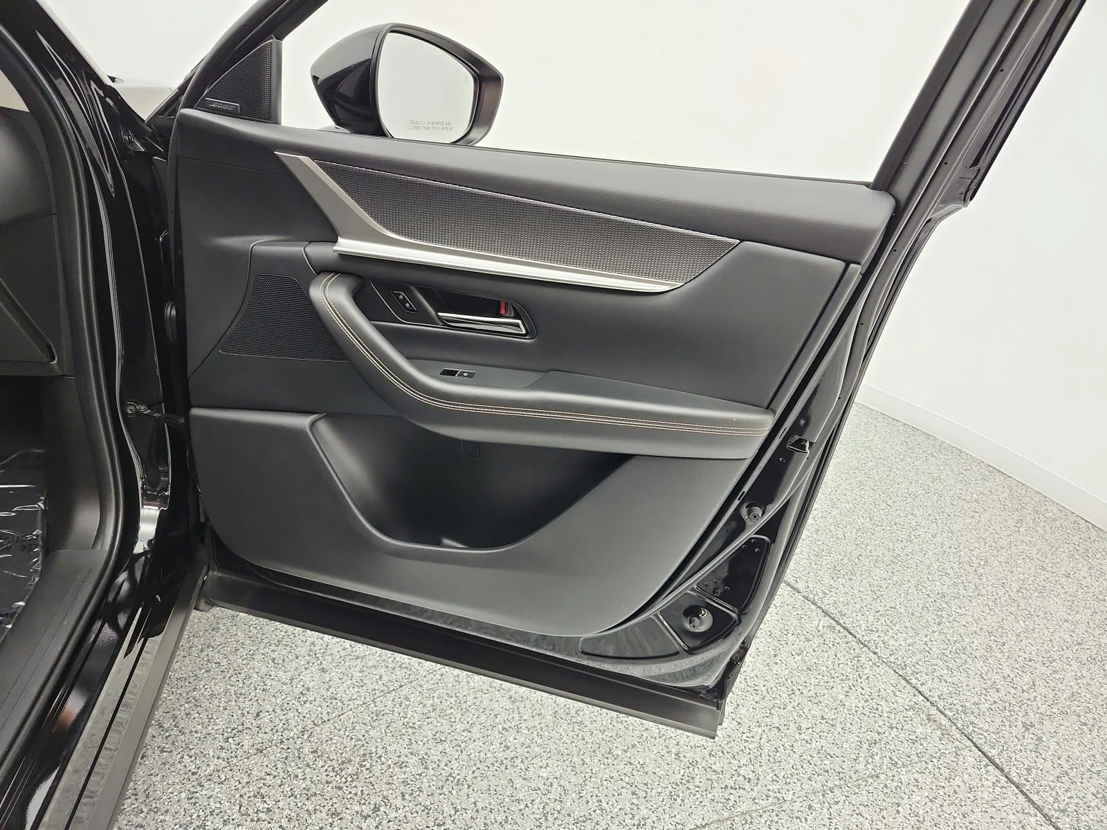 Used 2025 Jet Black Mica Mazda Premium Package AWD image 21