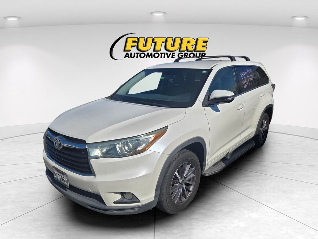 Used 2015 White Toyota LE image 3