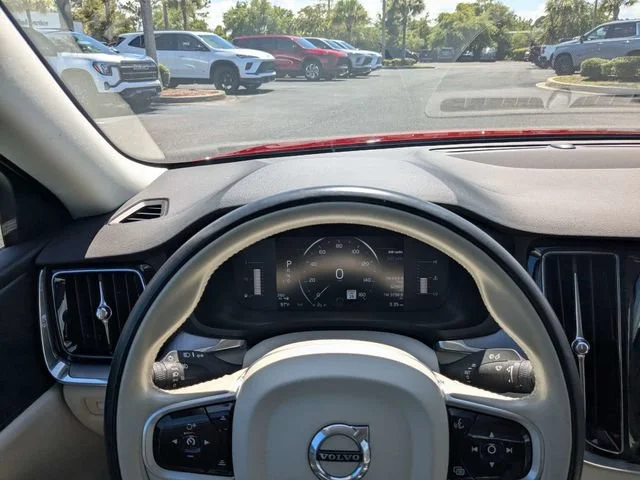 Used 2019  Volvo Momentum image 28
