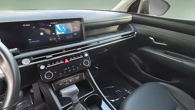 Used 2025 Black Hyundai SEL Convenience image 25