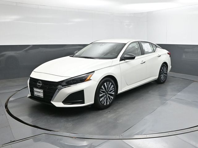 Used 2025 White Nissan 2.5 SV image 30