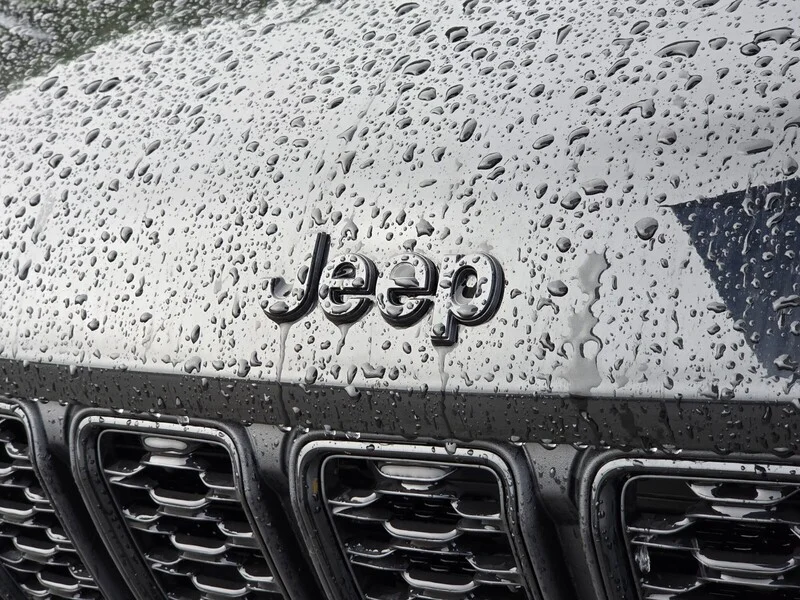 Used 2025 Diamond Black Crystal Pearlcoa JEEP ALTITUDE 4X4 image 9