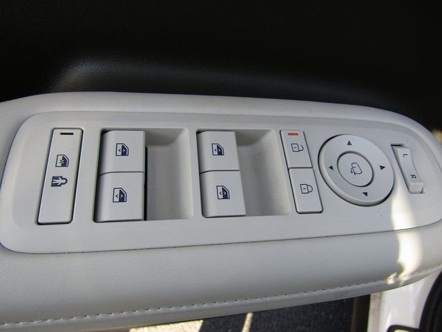 Used 2025 White Hyundai Calligraphy image 27