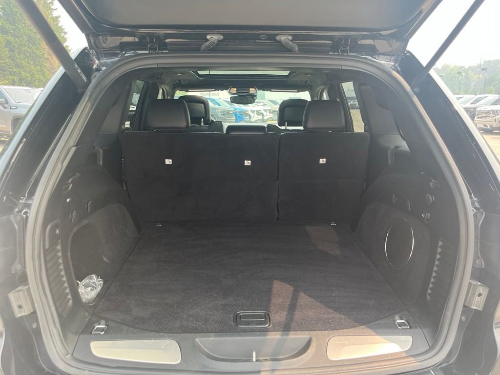 Used 2018 Diamond Black Jeep Overland image 11