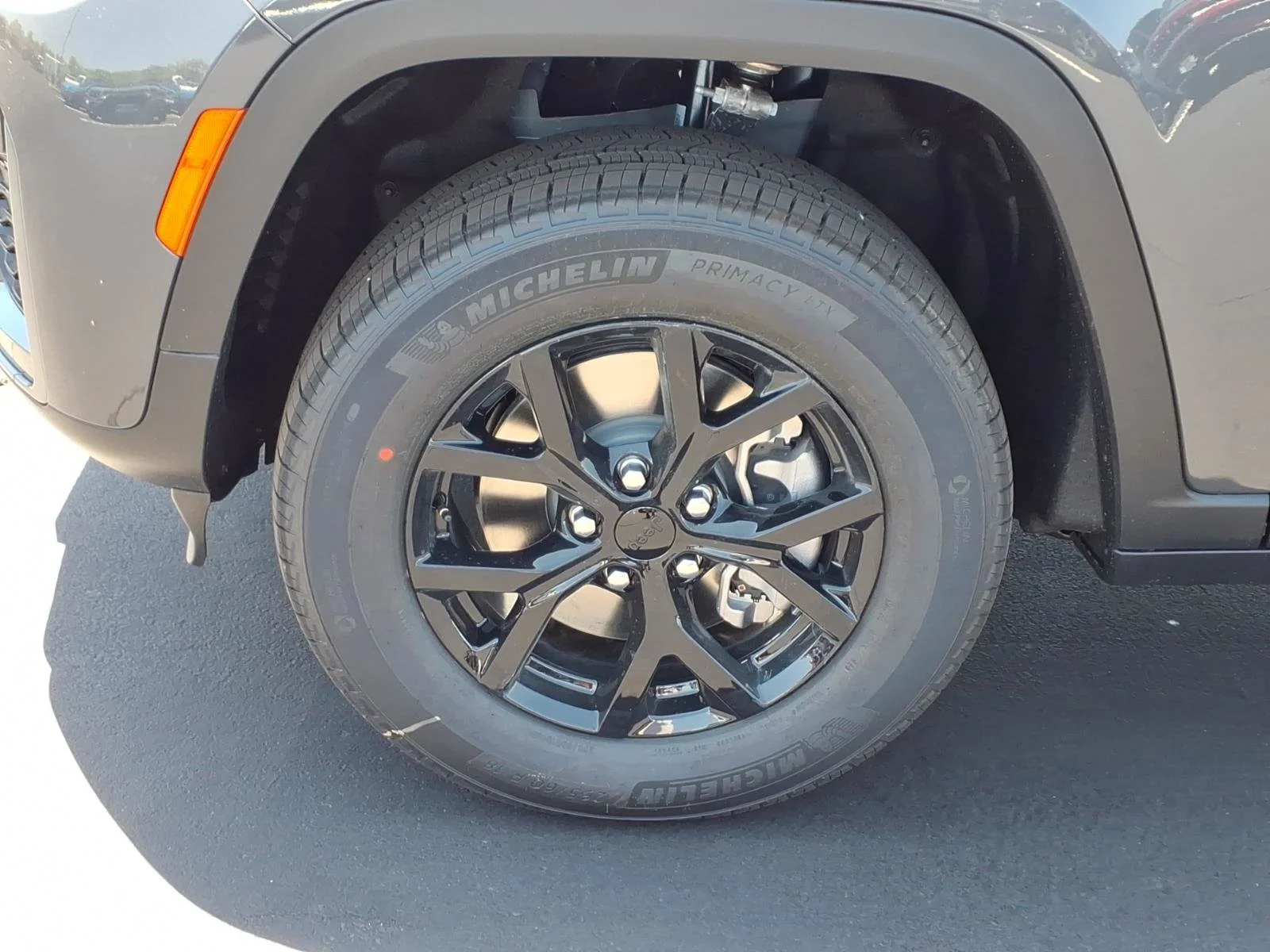New 2026 Baltic Gray Metallic Clear-Coat Exterior Paint Jeep Laredo image 22