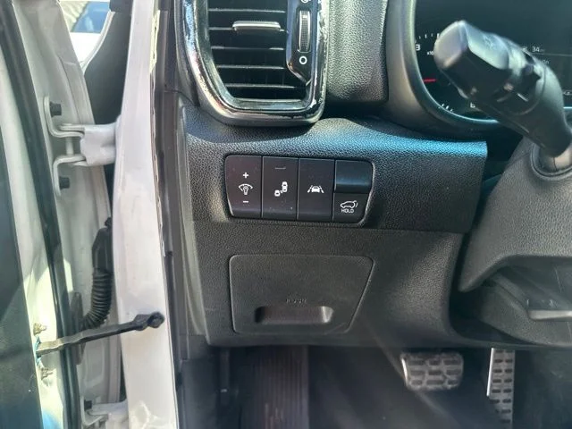Used 2021 White Kia SX image 20