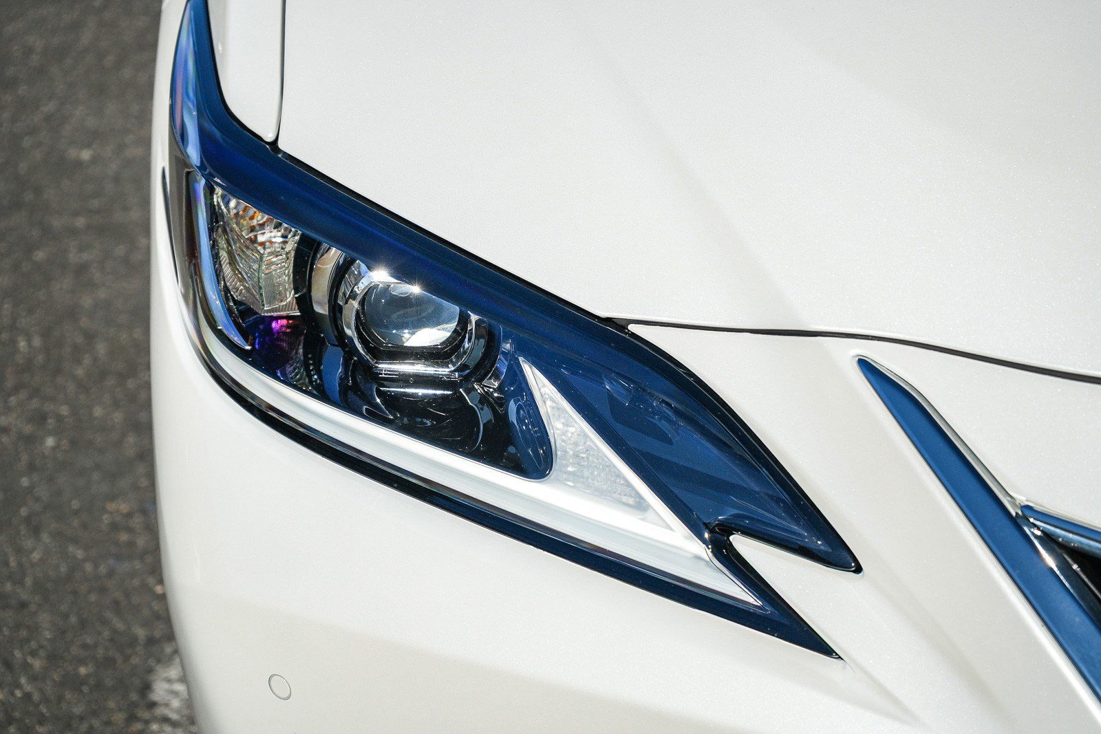 Certified Used 2025 Eminent White Pearl Lexus 300h image 8