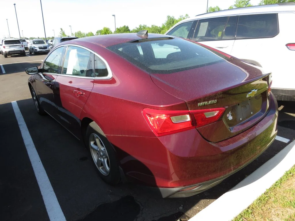 Used 2016 Red Chevrolet LS image 9