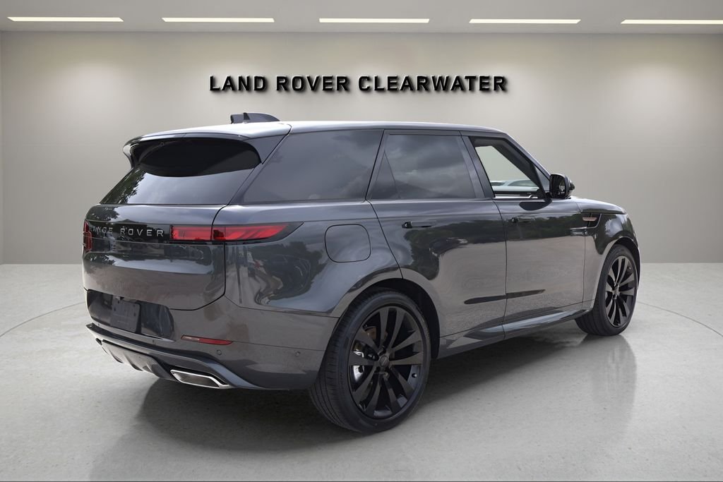 New 2026 Carpathian Grey Land Rover Dynamic SE image 5
