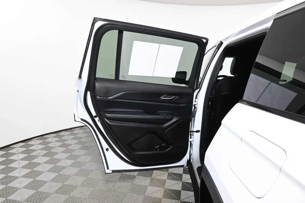 Used 2024 White Jeep Laredo image 35