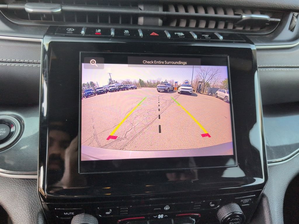 Used 2023 Gray Jeep Altitude image 18