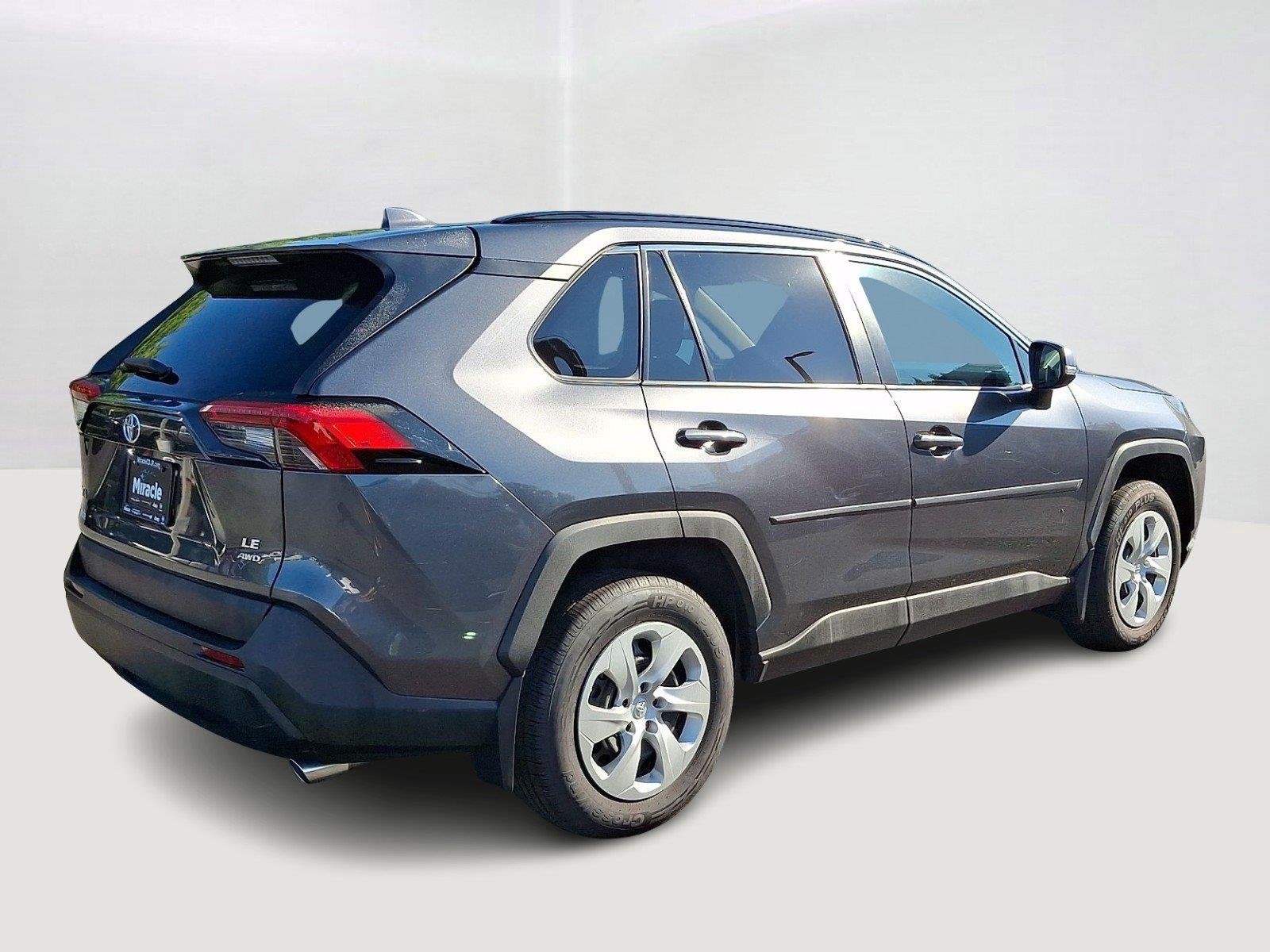 Used 2020 Magnetic Gray Metallic Toyota LE image 6
