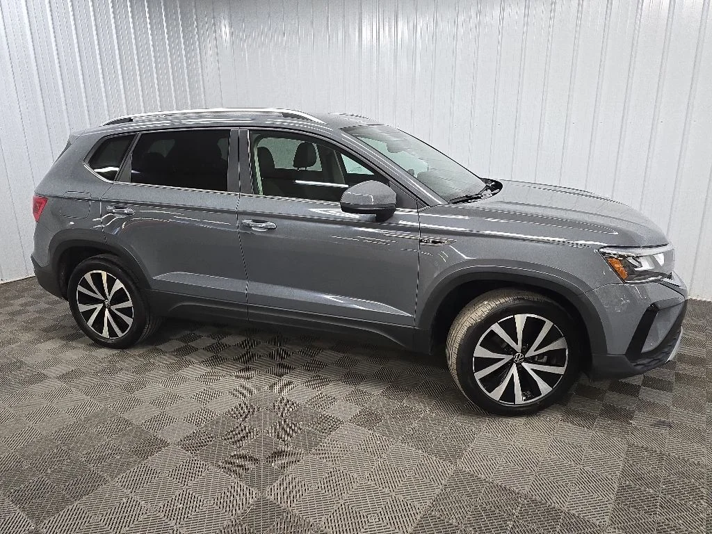 2022 Volkswagen Taos 1.5T SE 4Motion's photo
