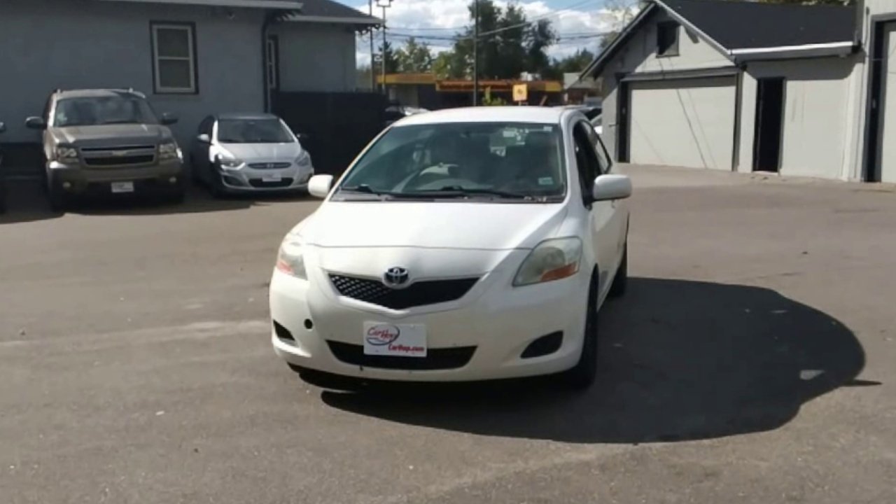 2010 Toyota Yaris Base photo 3