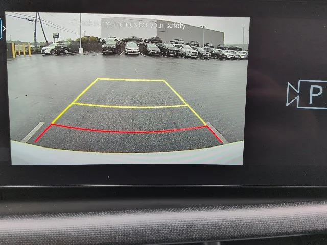Used 2025 White Hyundai SEL Convenience image 21
