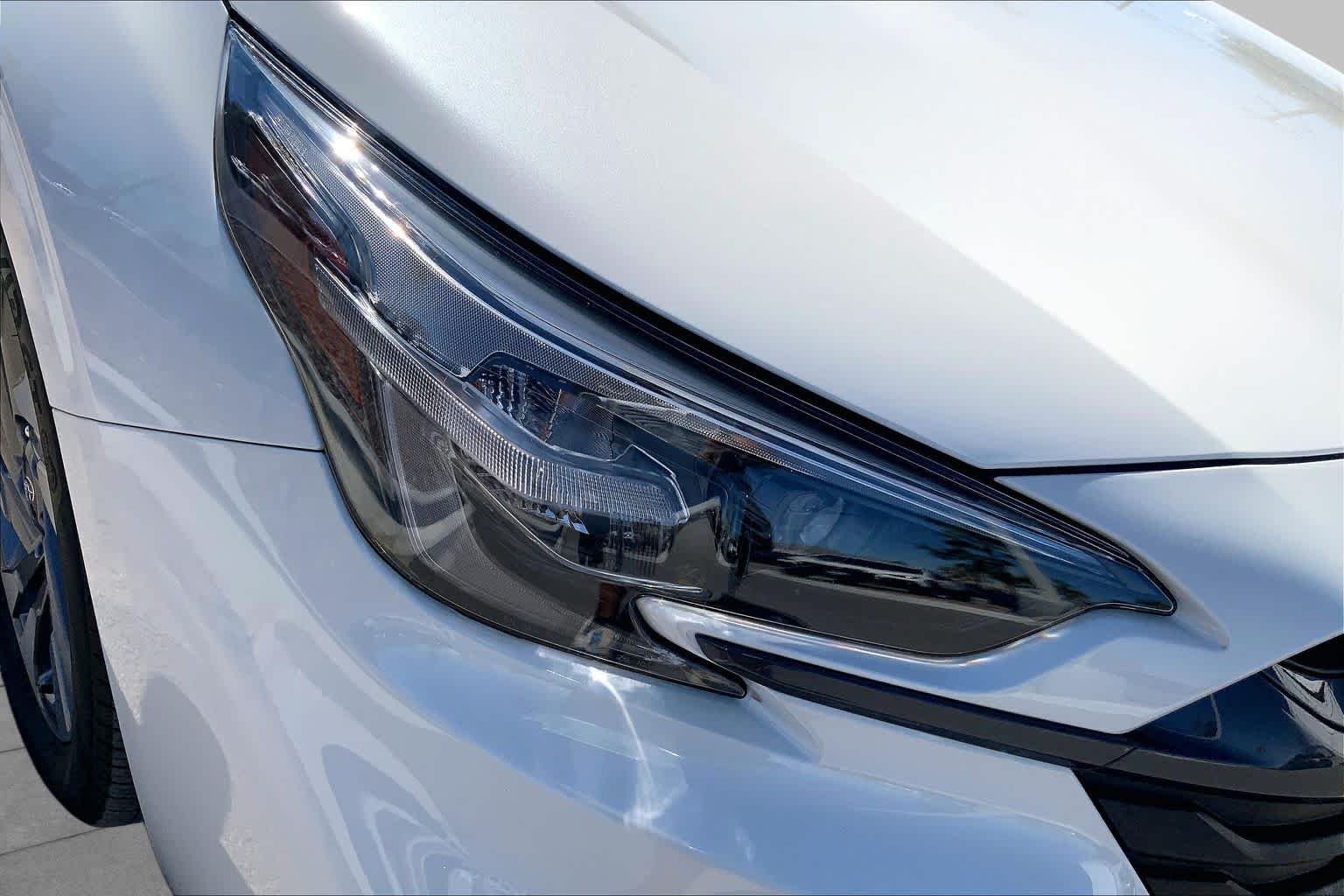 Used 2025 Crystal White Pearl Subaru Limited image 25