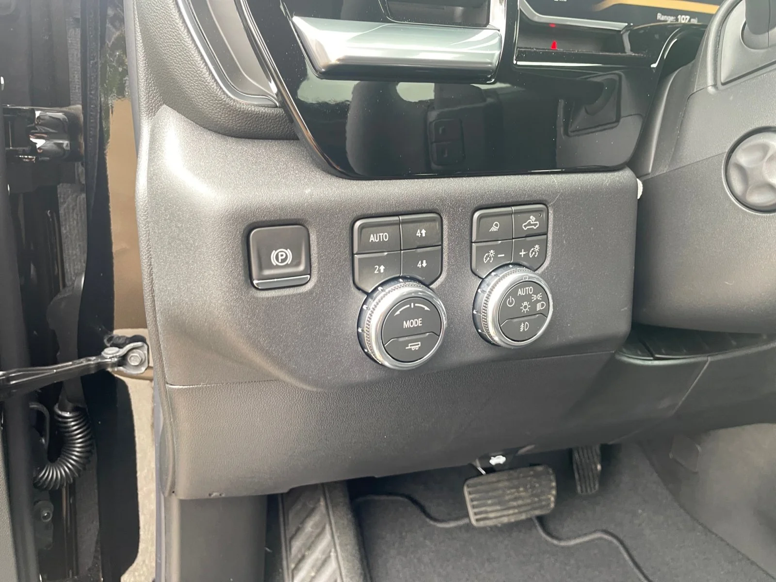 New 2026 Onyx Black GMC SLT image 15