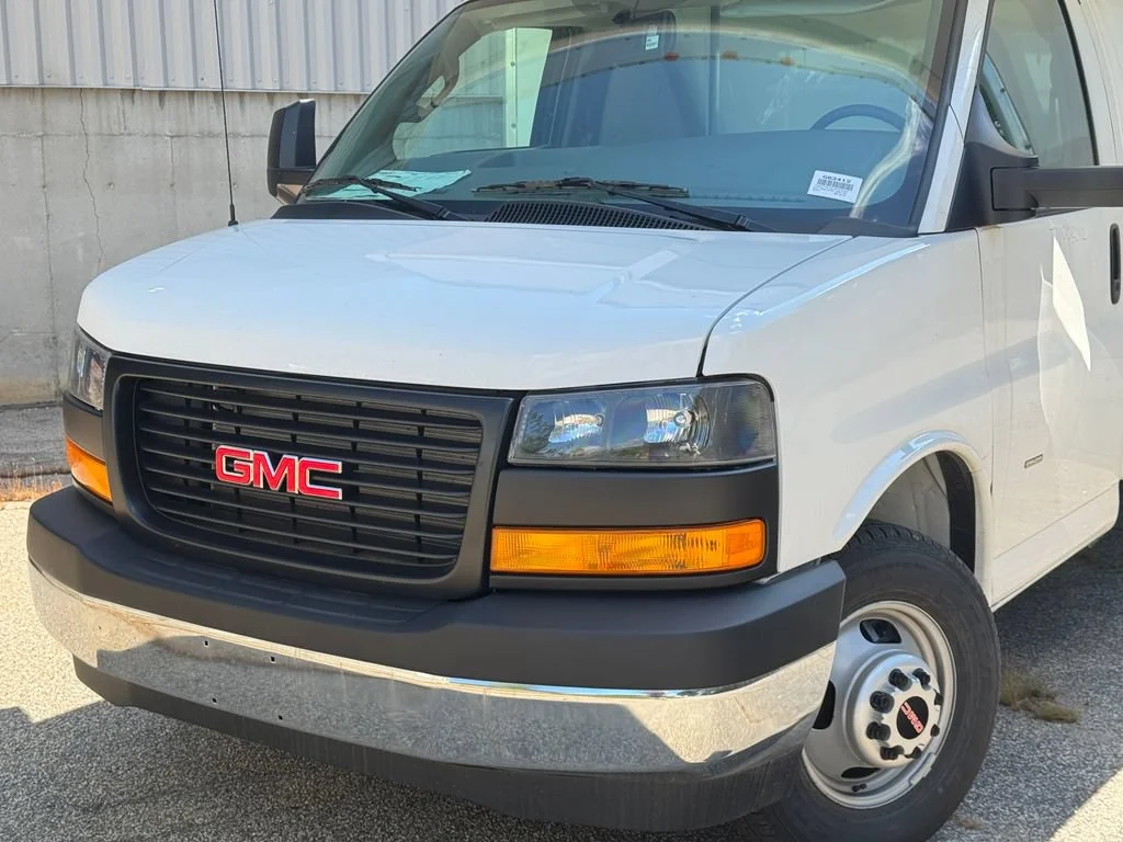 New 2026 Summit White GMC 1WT image 3