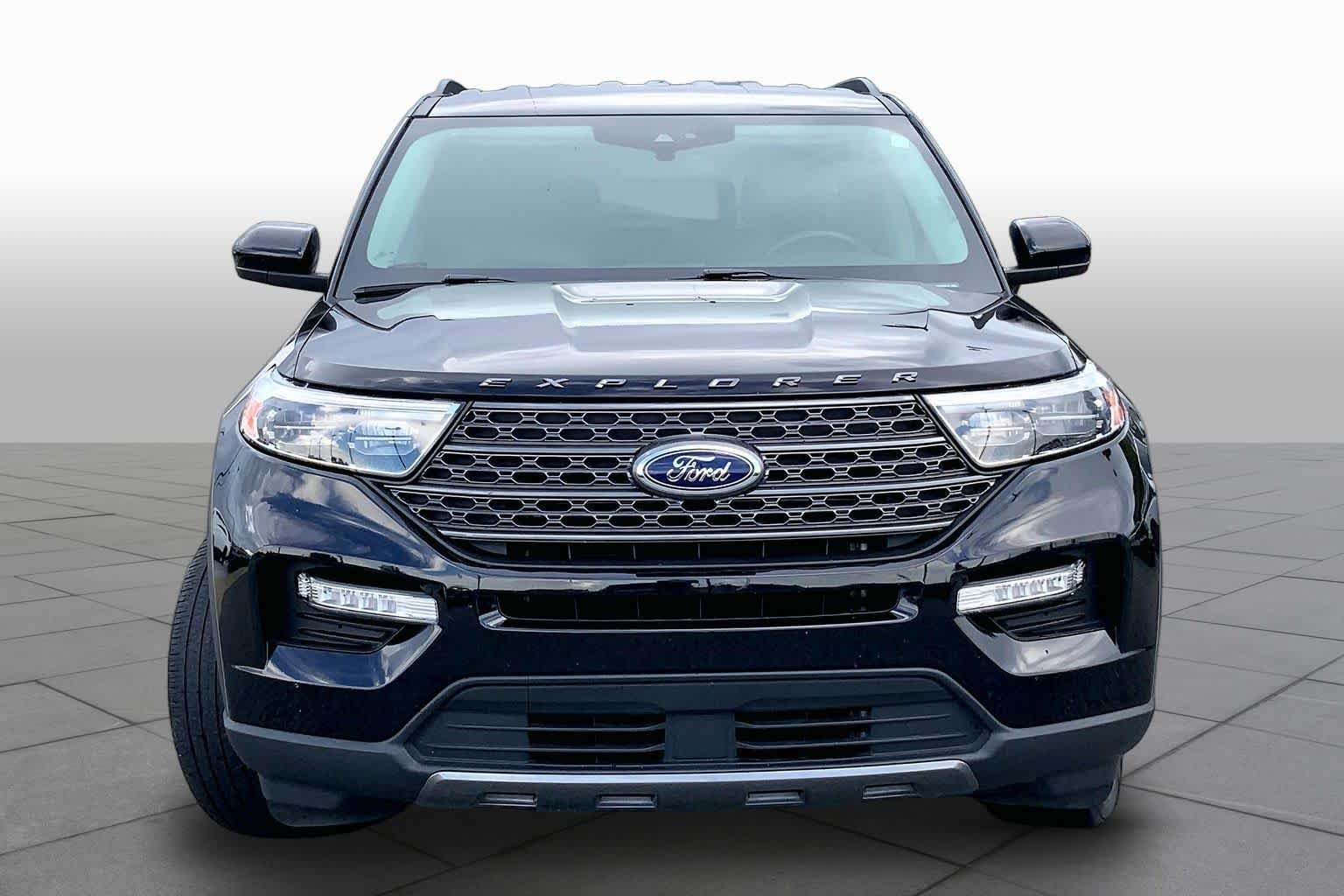 Used 2023 Agate Black Metallic Ford XLT image 4