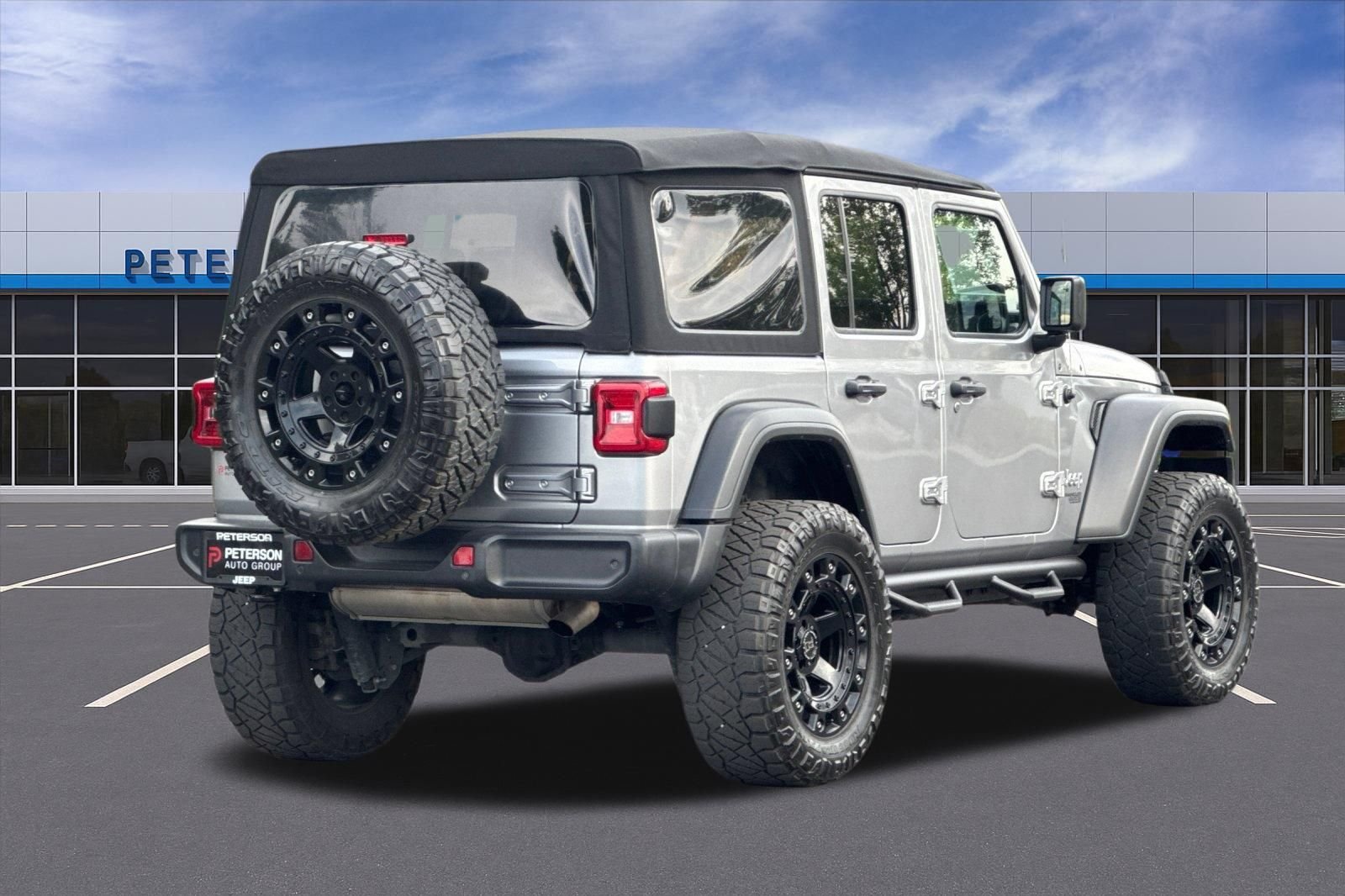 Used 2019 Silver Jeep Unlimited Sport S image 4