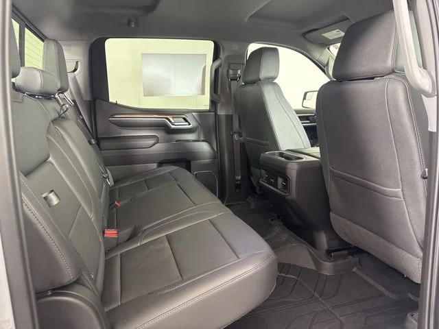 Used 2023  Chevrolet RST image 5