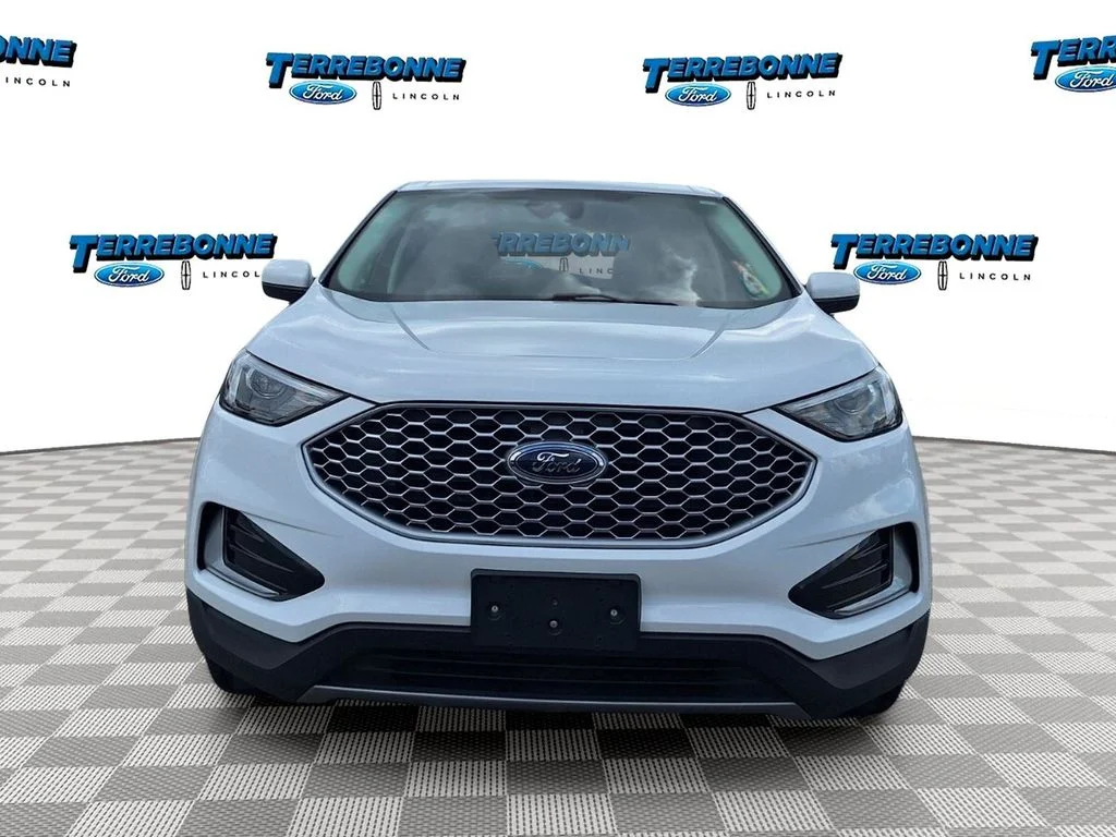 Used 2023 Oxford White Ford SEL image 2