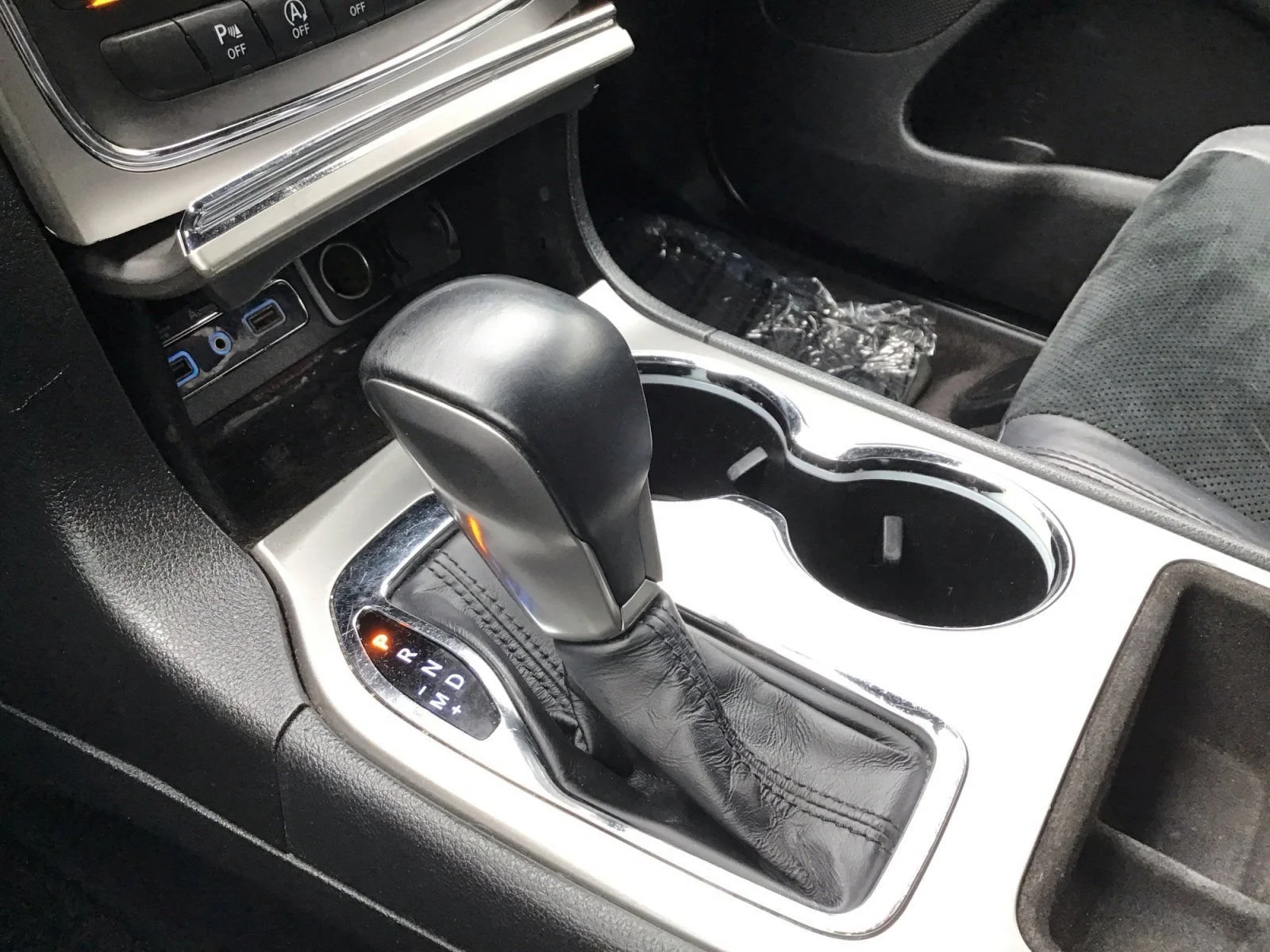 Used 2018 Diamond Black Crystal Pearlcoat Jeep Altitude image 21