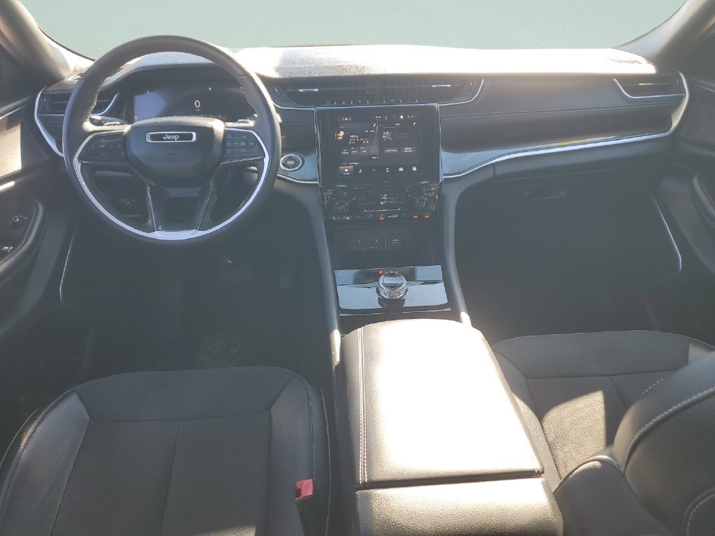 Used 2022 White Jeep Altitude image 11