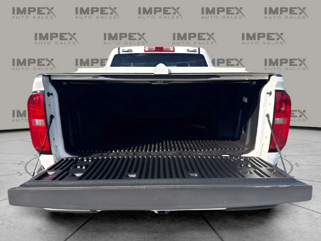 Used 2022 White Chevrolet LT image 25