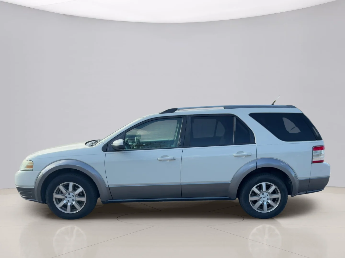 Used 2009 White Ford SEL image 2