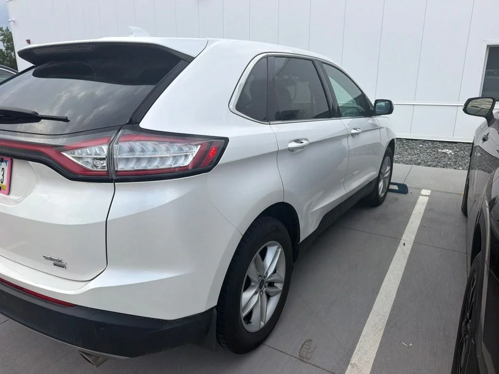 Used 2017  Ford SEL image 6