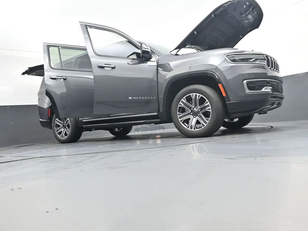 Used 2024 Gray Jeep Base image 55