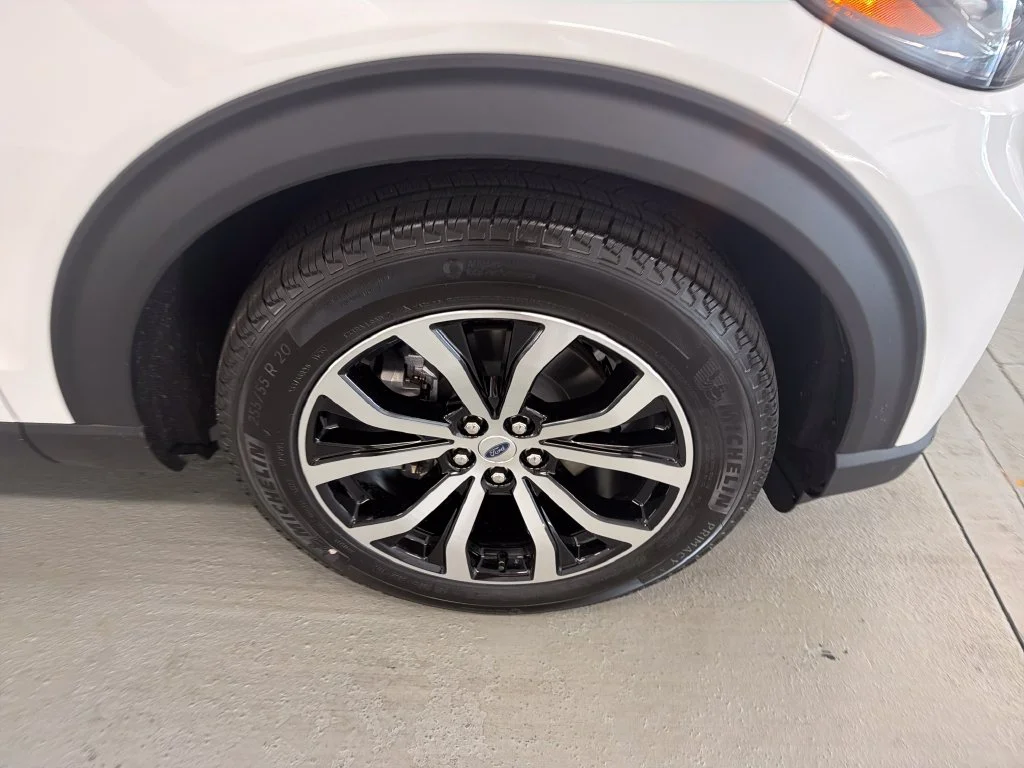 New 2027 Star White Metallic Tri-Coat Ford ST-Line image 5