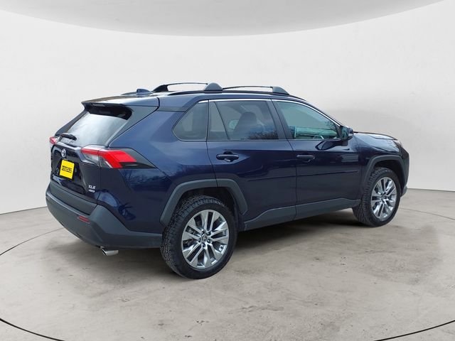 Used 2024  Toyota XLE Premium image 5