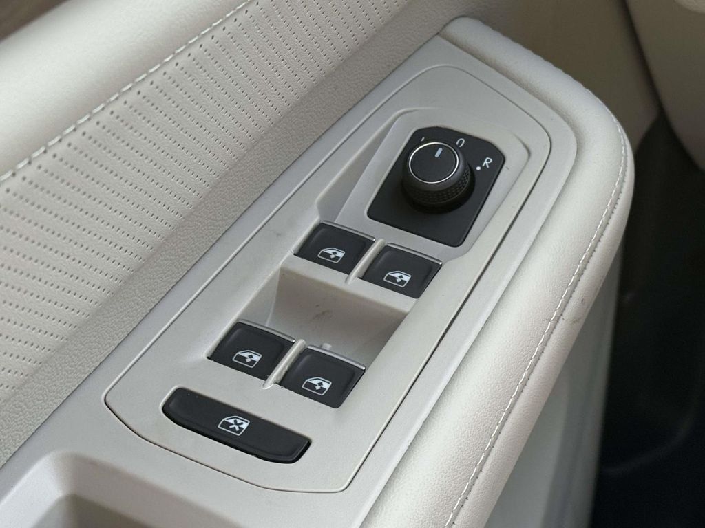 New 2026 White Volkswagen 2.0T SE w/Technology image 27