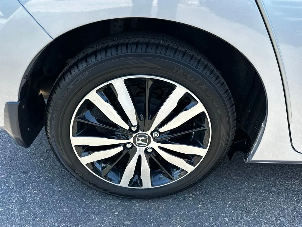 Used 2018 Silver Honda EX image 12